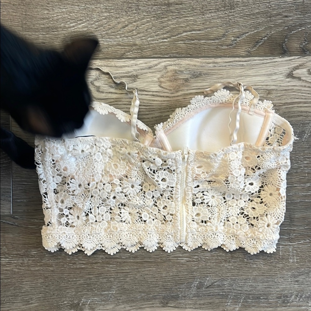 Tic Toc Chic Lace Crochet Bralette EUC size M - Picture 2 of 2